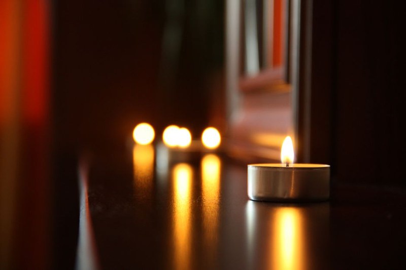 Oud & Sandalwood Tin Candle